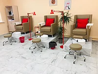 Коричневое педикюрное кресло с подиумом и акриловой ванночкой BM-PK-003