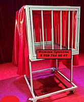 Появление девушки из пустой клетки