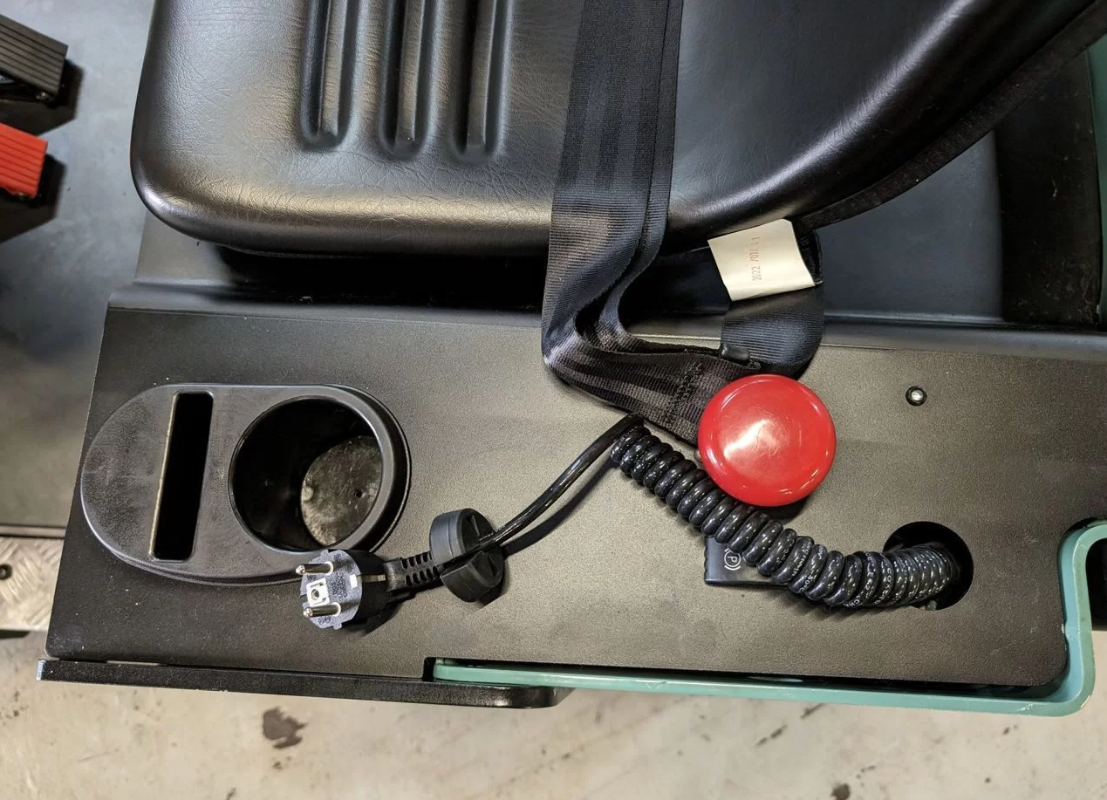 Погрузчик вилочный электрический LIMGARD FE10ATB (AGM, 2W300, ST, F-1070, 250 Ah, трехопорный)