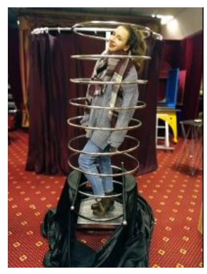 Иллюзион "девушка скозь кольца"