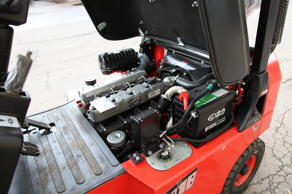 Бензиновый автопогрузчик EP CPQD30T3