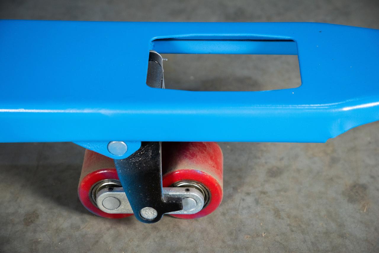 Тележка гидравлическая 2500 кг 1220х685 мм TOR RHP(BF)