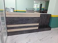 Ресепшен из ЛДСП с подсветкой