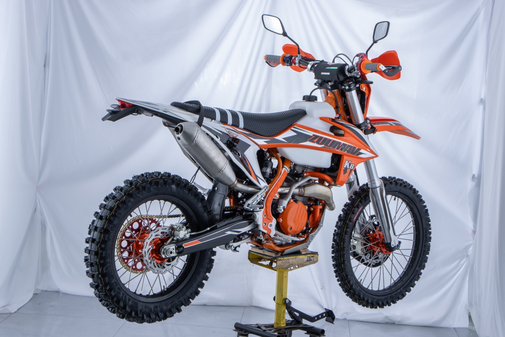 Мотоцикл ZUUMAV K8-NC300SR черный, белый, оранжевый