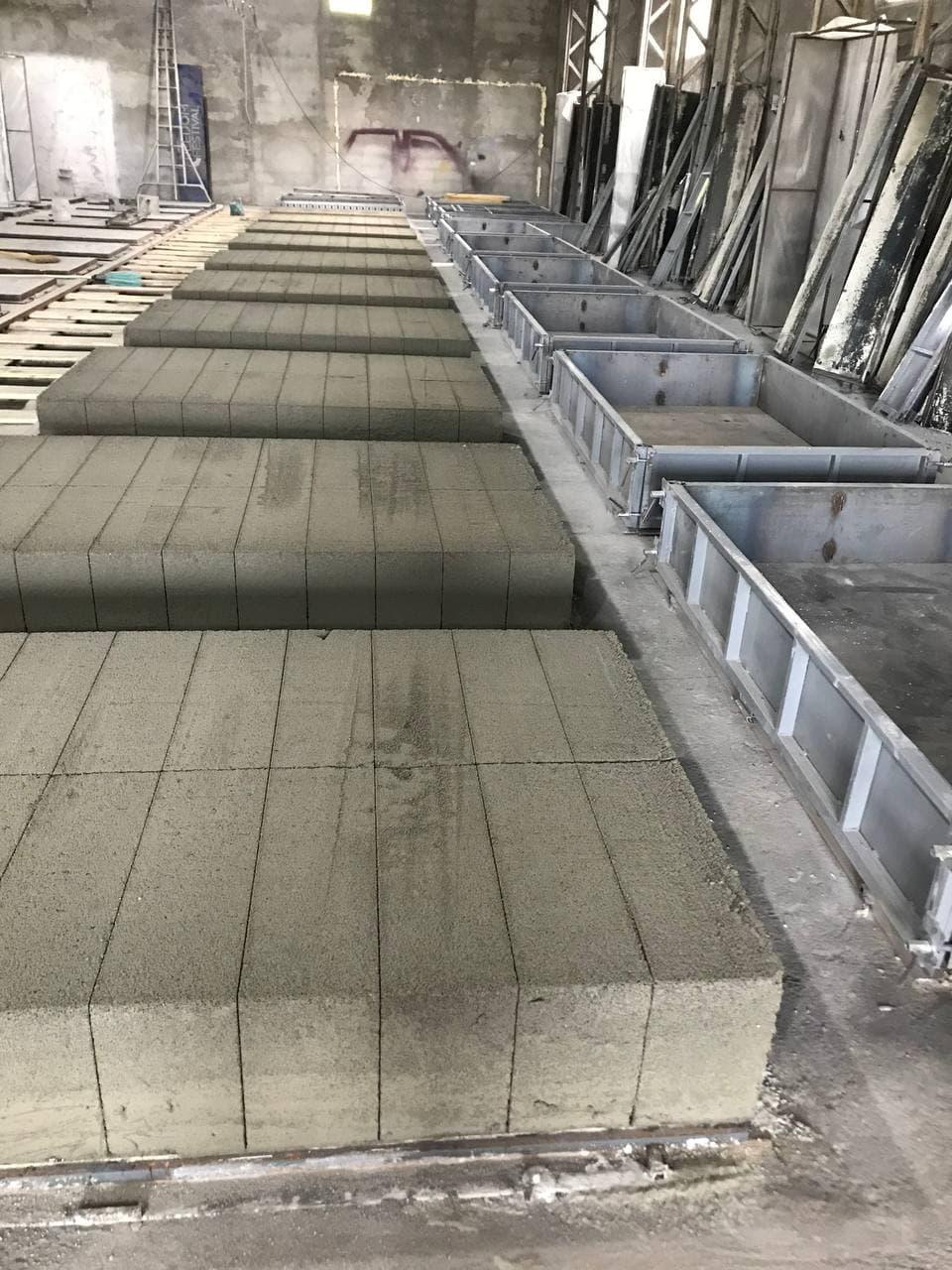 Линия для производства неавтоклавного газоблока стационарного типа МРК-25СТ производительностью 25м3 в сутки.