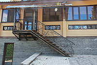 Козырек с лестницой