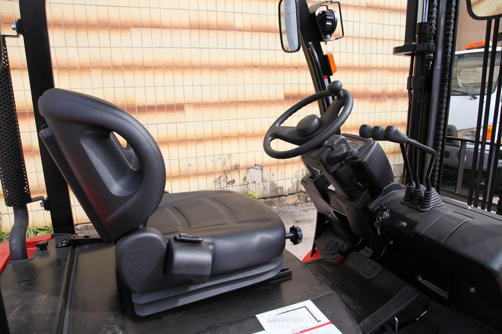 Бензиновый автопогрузчик EP CPQD30T3