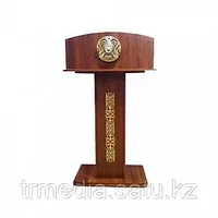 Трибуна для выступлений с гербом