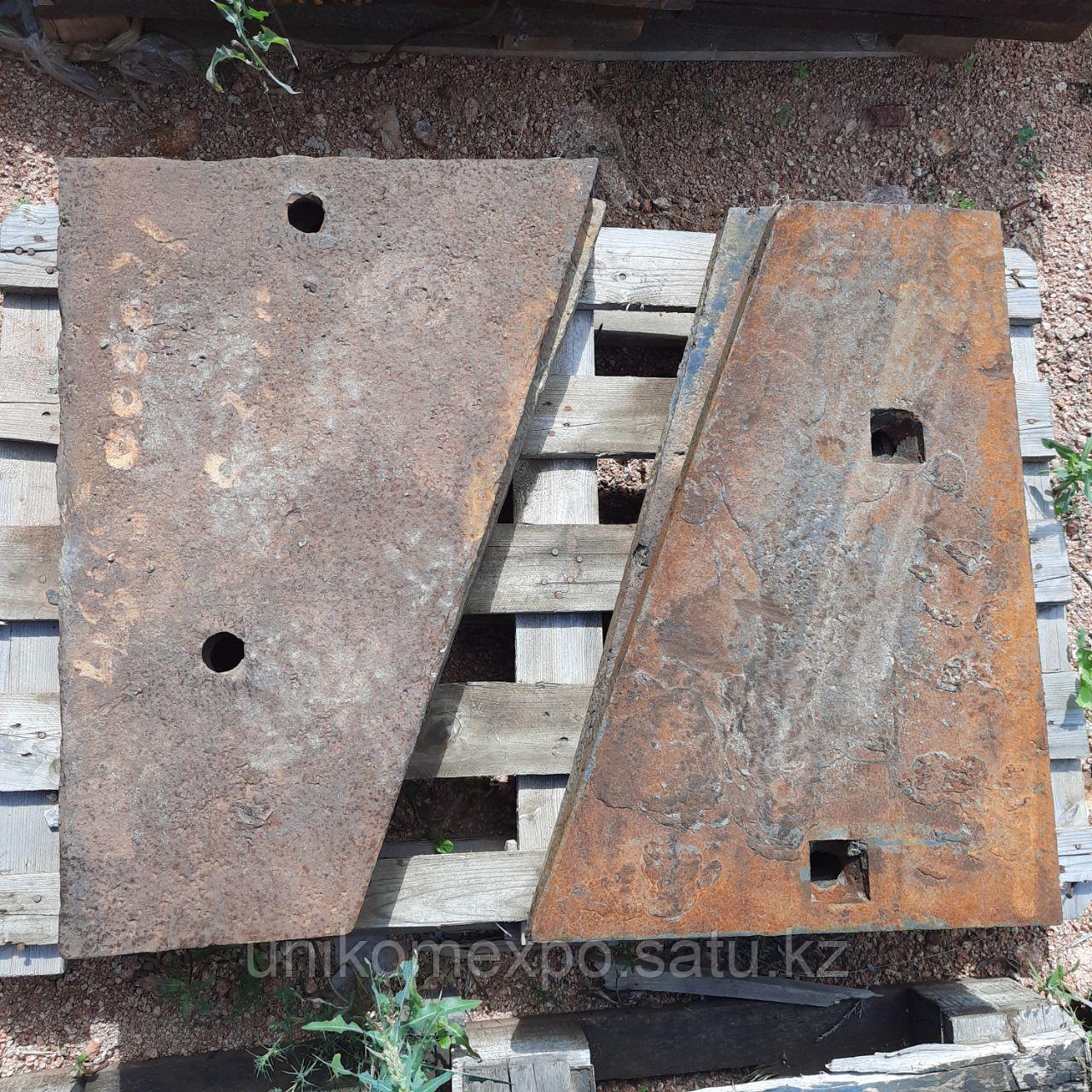 Клин нижний левый СМД-110