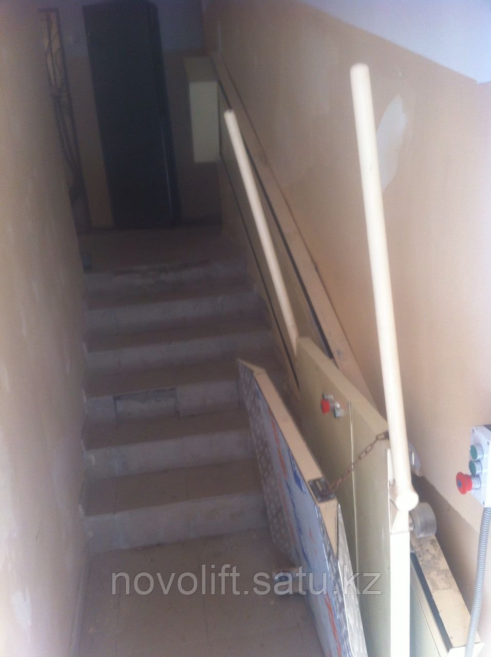 Наклонный лифт для инвалидов колясочников