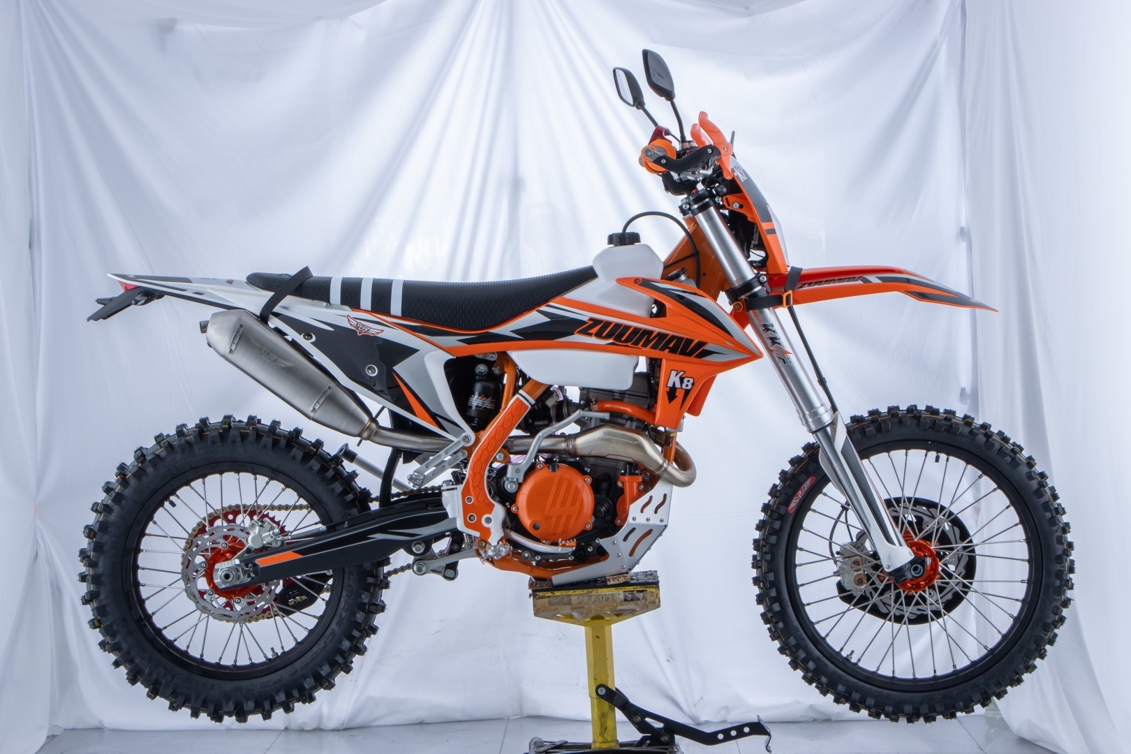 Мотоцикл ZUUMAV K8-NC300SR черный, белый, оранжевый