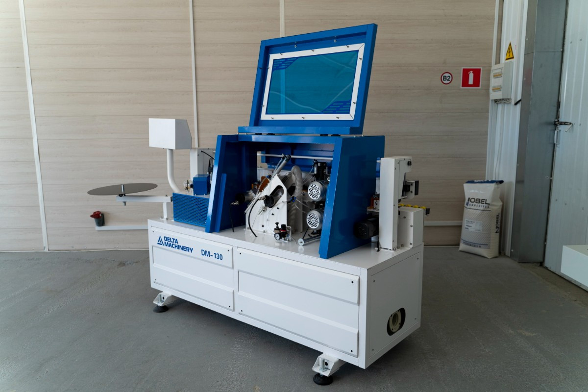 Автоматический кромкооблицовочный станок DELTAMACHINERY DM-130